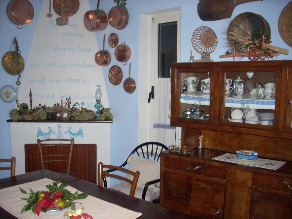 Sa Rosa E Su Trapperi Bed & Breakfast Oschiri ภายนอก รูปภาพ